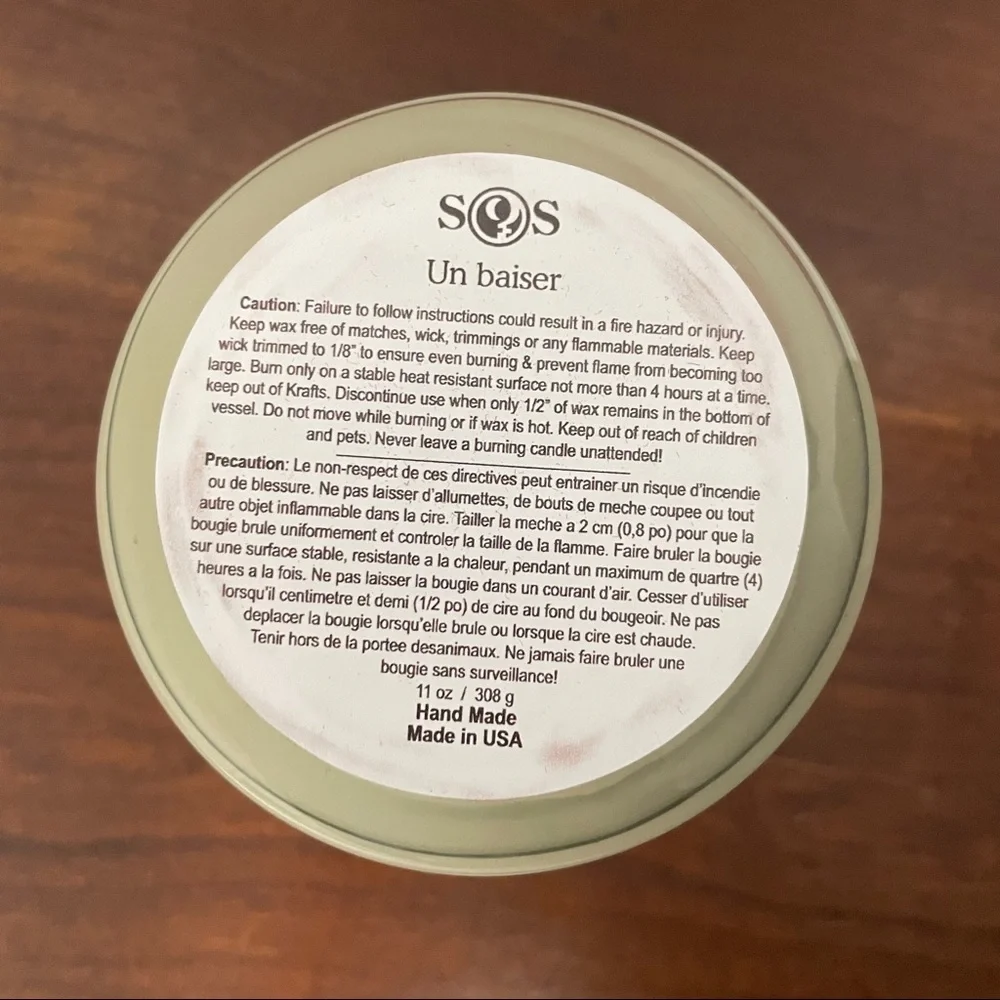 SOS Novelties Un Baiser Kiss 11 oz 3 in 1 All Natural Soy Candle NEW